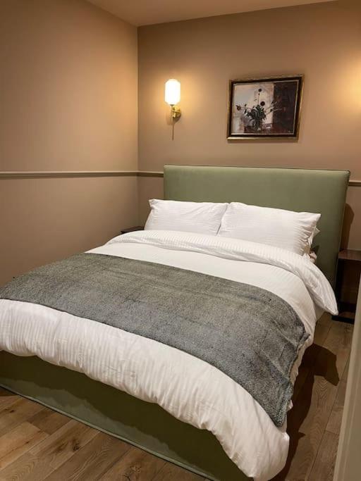 Peaceful Apartment In The Heart Of Frome Ngoại thất bức ảnh