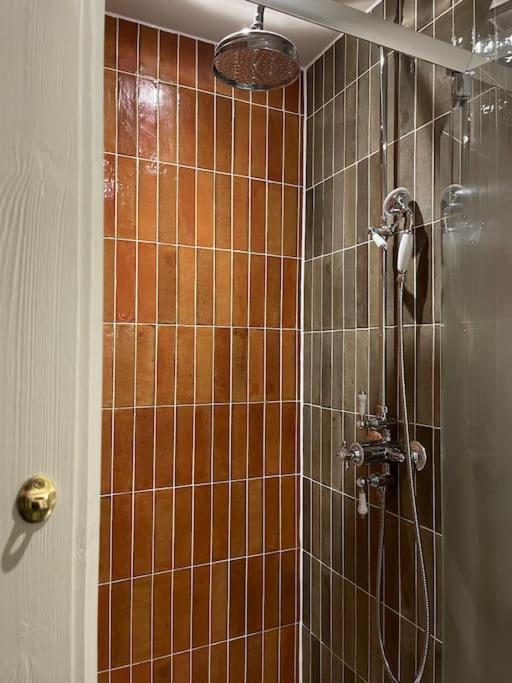 Peaceful Apartment In The Heart Of Frome Ngoại thất bức ảnh